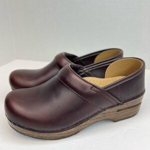 Dansko Professional Clogs  Womens Size 36/5.5-6 New without Box Saddle Brown